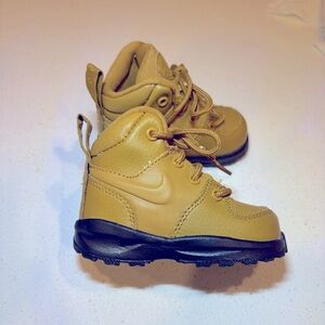 *NEW* Baby NIKE MANOA LEATHER Size:4c